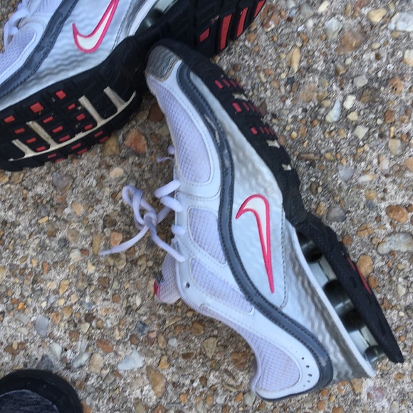 Nike Shoes - Nike Reax